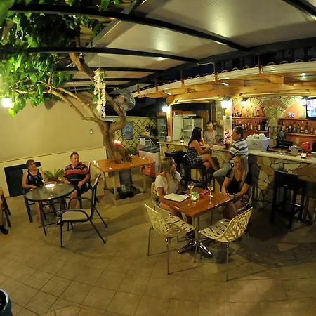 Aggelos & Deluxe Aparthotel Nydri (Lefkada)