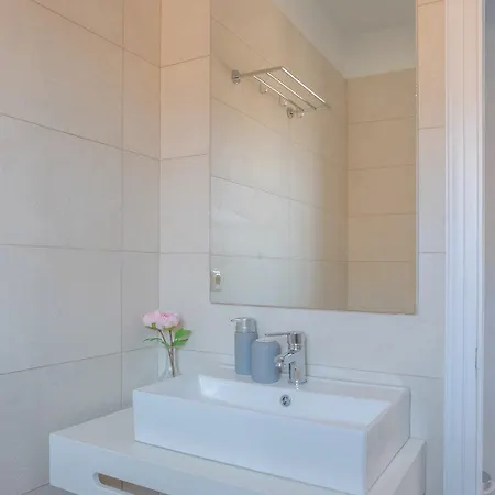 Aggelos & Deluxe 4* Nydri (Lefkada)