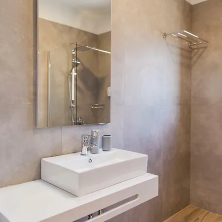 Aggelos & Deluxe Aparthotel 4*