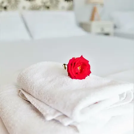 Aggelos & Deluxe Aparthotel