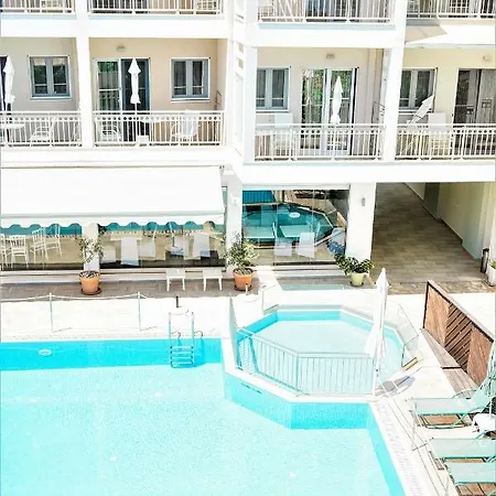 Aggelos & Deluxe Aparthotel 4*