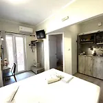 Lägenhetshotell Aggelos & Deluxe 4*