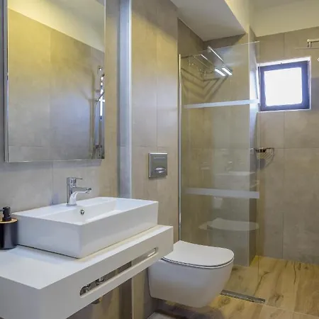 Aggelos & Deluxe Aparthotel 4*