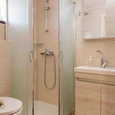 Aggelos & Deluxe Aparthotel