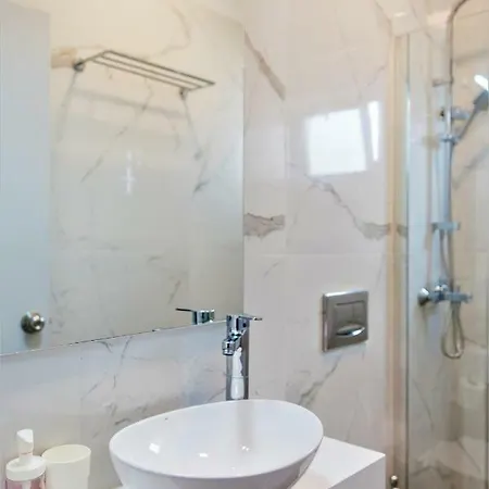 Aggelos & Deluxe Aparthotel 4*