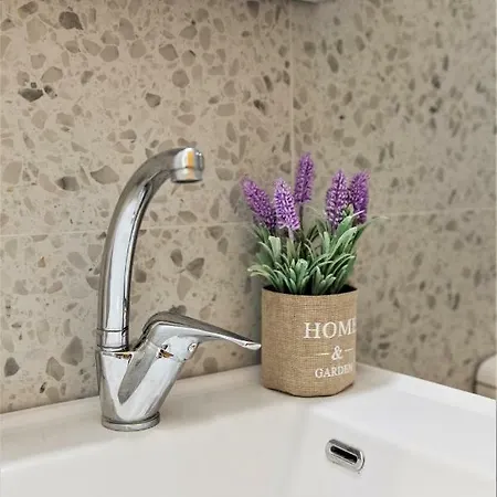 Aggelos & Deluxe Nydri (Lefkada)