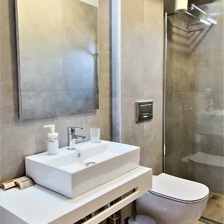 Aggelos & Deluxe Nydri (Lefkada)